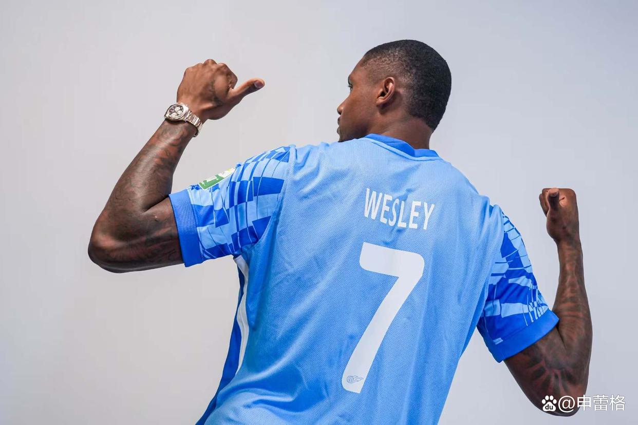 关于转折点阿斯顿维拉完成体检；中超赛后攻防权衡；媒体盛赞；高层口径保持一致的信息