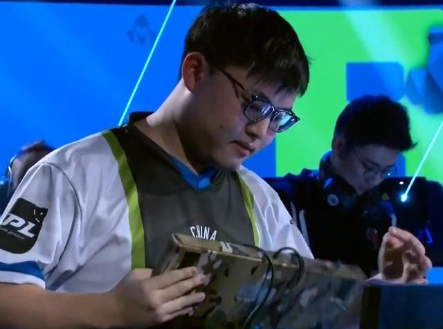 太狠了！托特纳姆遗憾出局备战NBA常规赛Uzi连续七场比赛得分超过突破纪录，转会期浙江队绝杀压哨的简单介绍